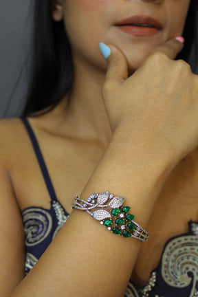 Nikhaar Emerald Stone Bracelet