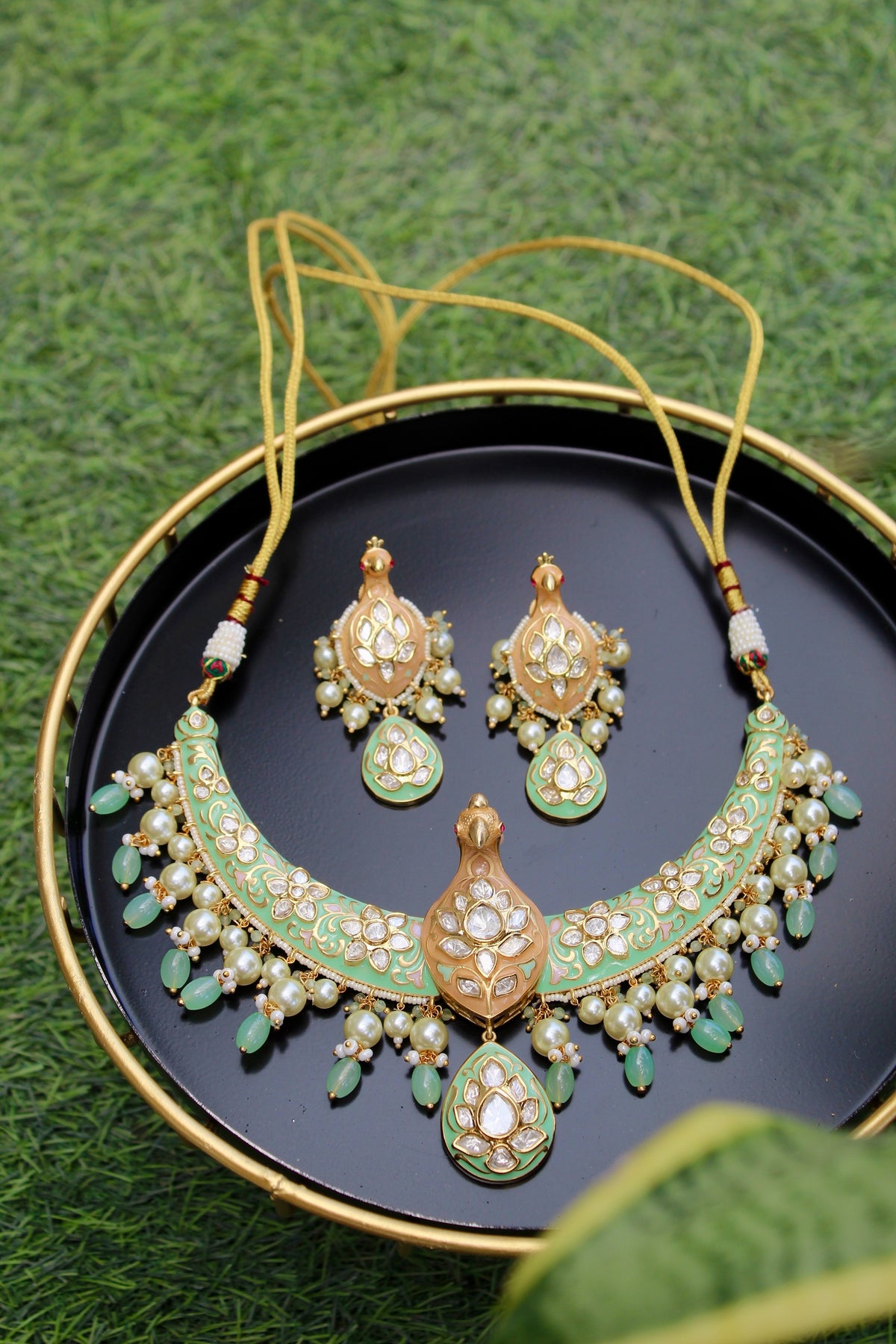 Sartaj Hasli Choker Set